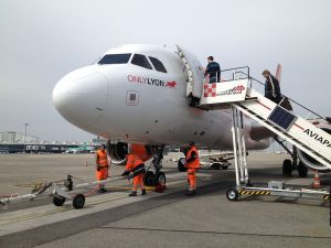 Embarquement_vol_Lyon(EasyJet) AAZ TAXI ANNECY